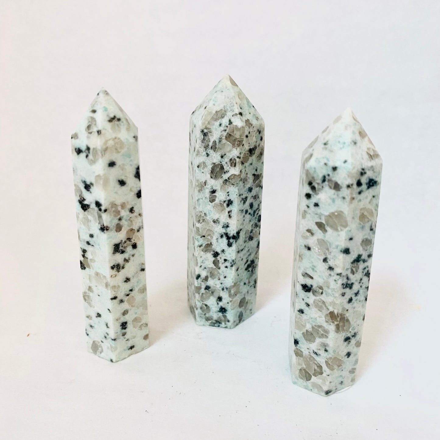 Kiwi Jasper obelisk
